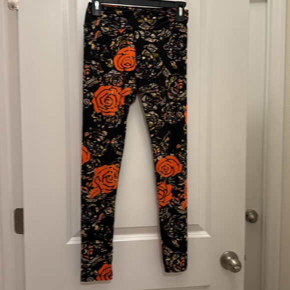 Is LulaRoe floral pattern stretch leggings orange rose  I’m sure this is juniors - Picture 2 of 10
